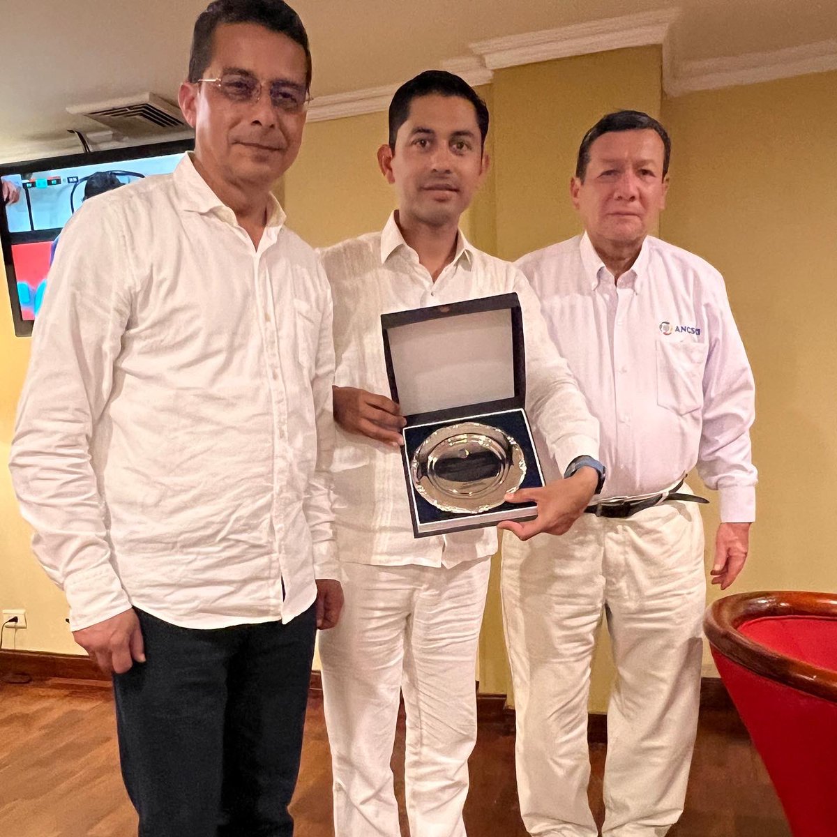 COLADCA's tweet photo. 🏆 Gracias #ANCSCI Perú 🇵🇪 Asociación Nacional de consultores en Seguridad Ciudadana e Integral. Recibimos reconocimiento con el honor y en nombre de todos nuestros líderes, vinculados y aliados estratégicos.
5 Grandes años de trabajo en conjunto, #RepensandoLaSeguridad 🌎 https://t.co/9uykCKAqdC