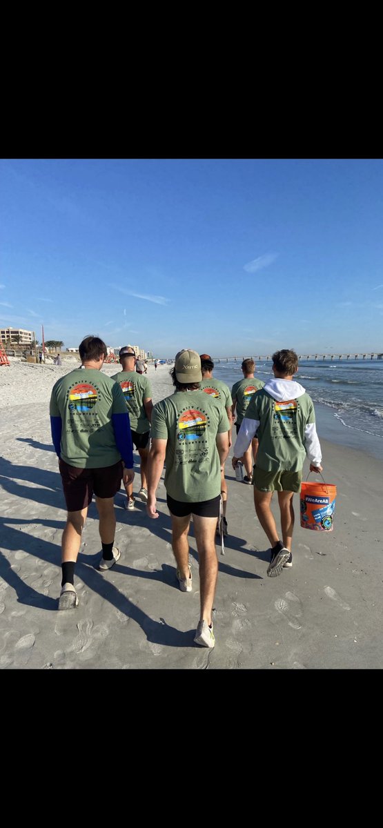 FSCJBaseball's tweet photo. Keeping our beaches clean!! 🌊 https://t.co/1v1M5bUzzH
