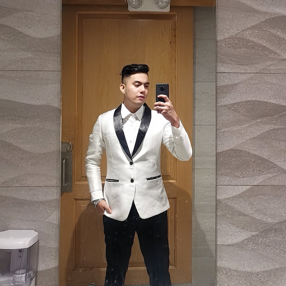 jb_sayssss's tweet photo. Make peace with your mirror and watch your reflection change. 🖤🤍
#blacknwhite
#ownyourprogress
#corporateevent
#singlehood
#vanitymirror
#cebuano
#itpark https://t.co/kW3x5x39h8