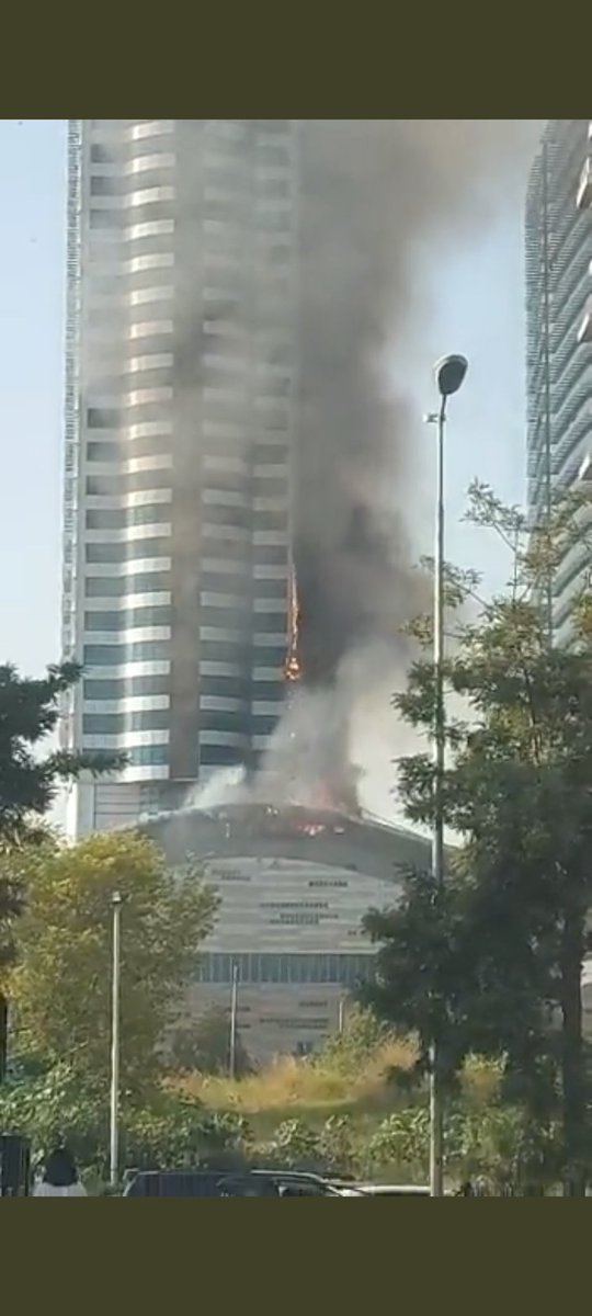 CreedOfPakistan's tweet photo. #BREAKING: Huge Fire erupted at Centaurus Mall, Islamabad.

#Centaurus #Islamabad https://t.co/T7LvoZrN2E