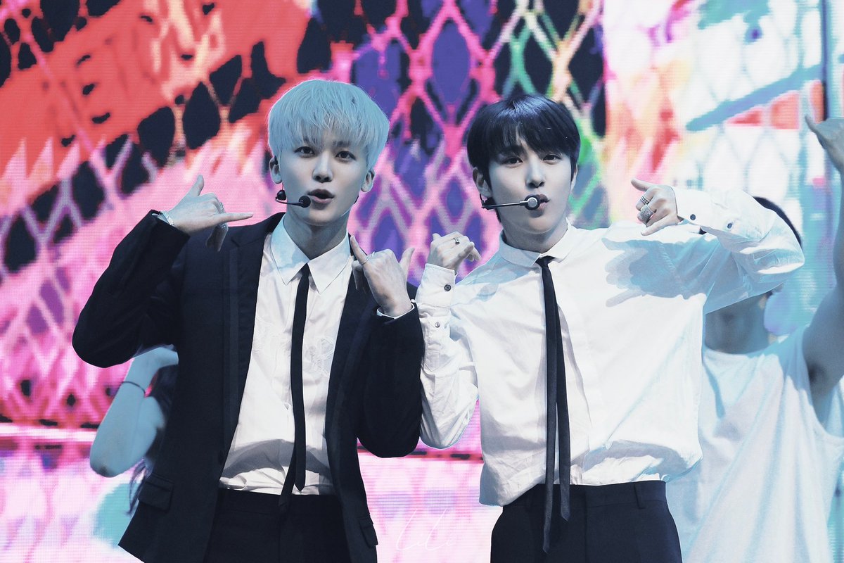 เดือนบริหารกับเดือนเภสัชเป็นแฟนกันเขาว่างี้