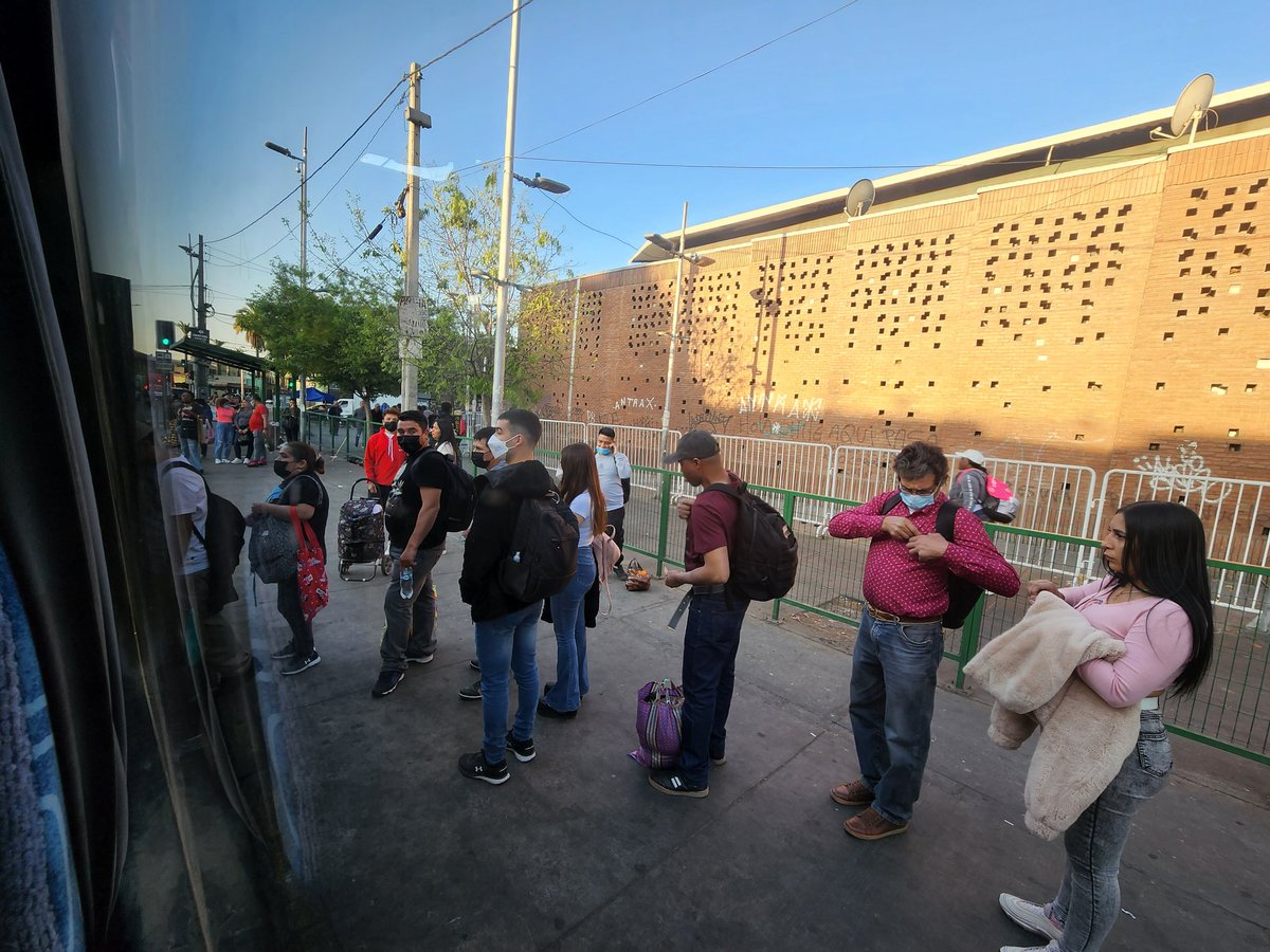 Qué importante experimentar  lo q se quiere mejorar! En mi caso, los servicios de tpte público. Ayer viajé en bus desde San Borja a Til Til. Esto permite detectar oportunidades, debilidades y fortalezas. Agradezco a los usuarios que me conversaron su experiencia con este servicio