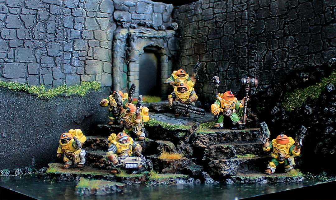 TwinnedM's tweet photo. Here it is my finished diorama "dead end" showcasing the Iron Head Squats from Necromunda
.
.
#necromunda #ironheadsquats #paintingwarhammer #warhammercommunity #diorama #paintingminis #necromundaterrain #tabletopgames #tabletop #modelpainting https://t.co/YY3yEijspd