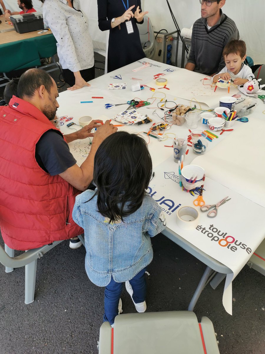 <a href="/NinadesJardins/">LEONARD Marina</a> <a href="/QuaiDesSavoirs/">Quai Des Savoirs</a> <a href="/museumtoulouse/">Muséum de Toulouse</a> <a href="/AntoineVTlse/">Antoine VAILLANT</a> <a href="/NicolasNg0/">Nicolas Ngo</a> <a href="/FeteScience/">Fête de la science</a> <a href="/ScienceAnim/">Instant Science</a> <a href="/PlanetSciOccit/">PlaneteSciencesOccitanie</a> <a href="/CNRS_Toulouse/">CNRS Occitanie Ouest</a> <a href="/INRAE_Tlse/">INRAE Occitanie-Toulouse</a> <a href="/Univ_Toulouse/">Université de Toulouse</a> Jusque 19h, c'est #FDS2022 au bord du lac, venez nombreux ! 😎