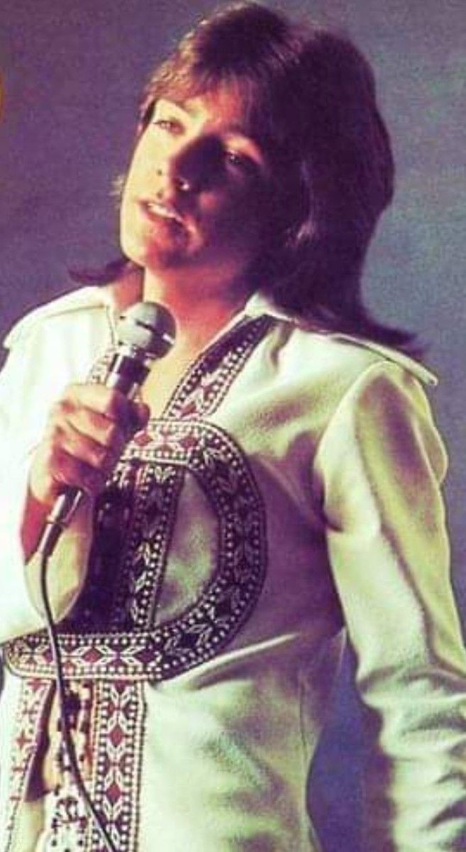 jessbythebsb's tweet photo. We hear David singing 🎤🎶💕
his soft angelic voice comes alive 
getting those high notes one by one
He looks at us with his cutesy dreamy look.. and we melt 😍🫠
We love you to infinity and beyond.. 💖💖💖💖💖 #DavidCassidy #Cherish #beautifulartist #perfection https://t.co/PiA7Ymu4wu
