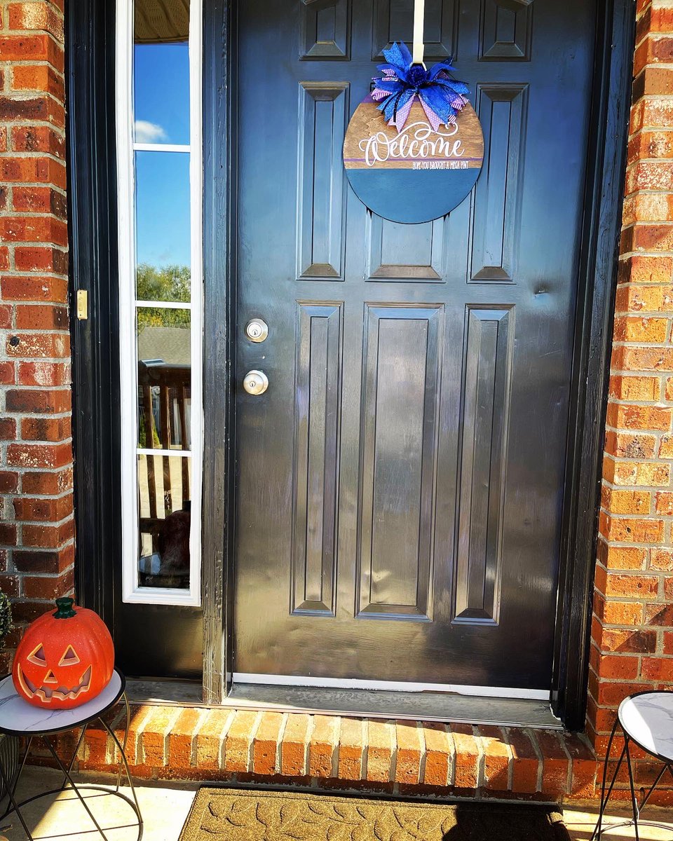 #MegaPint anyone?   

#JohnnyDeppIsASurvivor #JohnnyDeppAmberHeardTrial #JohnnyDepp #WelcomeSign #HomeDecor