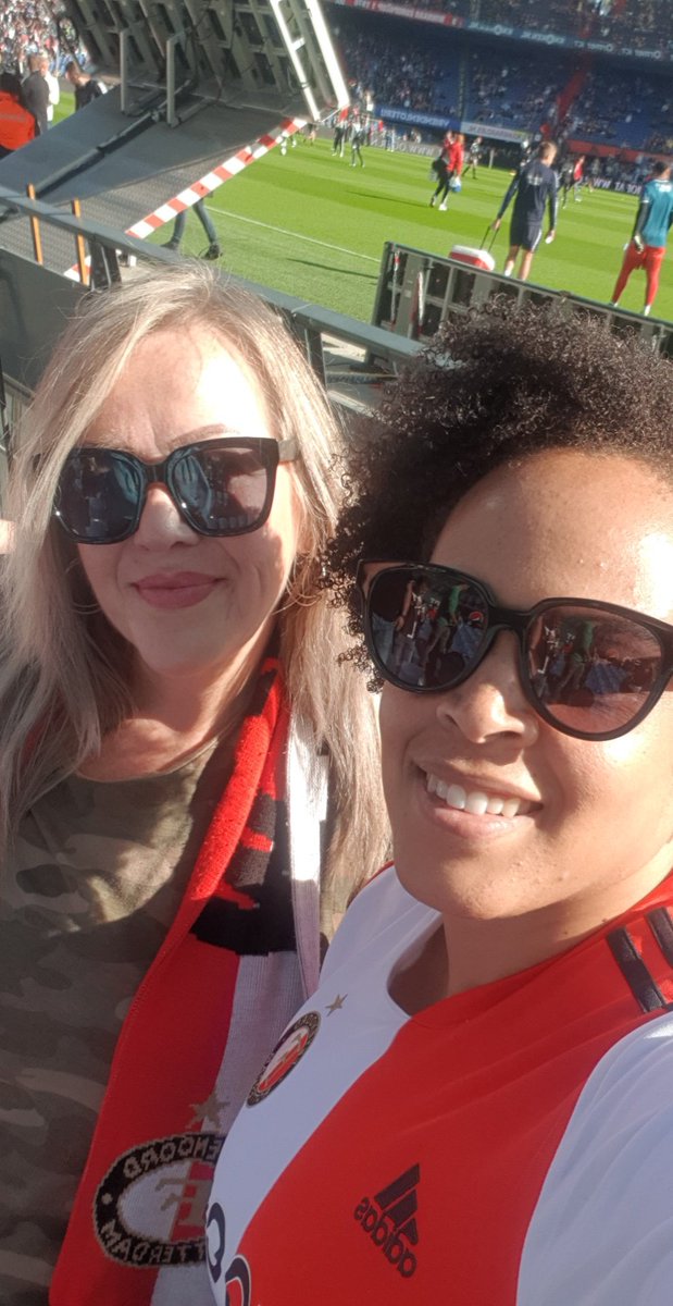 marialena1st's tweet photo. We zijn er weer! #wijzijneraltijd #FEYtwe #vataslocas #W4 #deKuip https://t.co/wAl4AvECtH