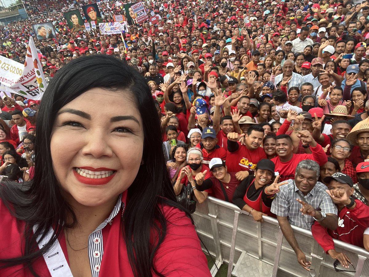 Feliz domingo! Con ésta gráfica les digo orgullosamente tenemos la mejor estructura del <a href="/PartidoPSUV/">PSUV</a>, juramentad@s y comprometid@s con la patria a seguir revolucionando desde las catacumbas!! Vamos pa’lante