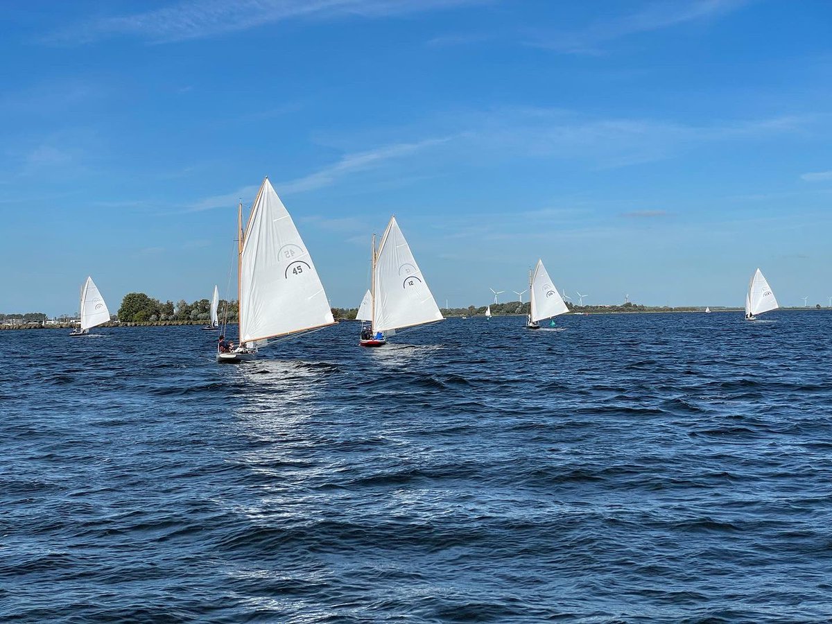 Het slot van een mooi wedstrijdseizoen op jet Alkmaardermeer #arzv traditioneel de draken en eegenbogen.