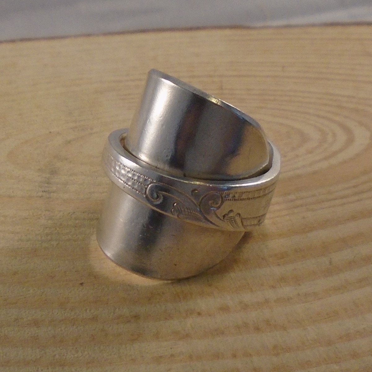 ObButterfly's tweet photo. New spoon ring in my #etsy shop: Upcycled Silver Plated Swirl Wrap Spoon Ring, Statement Ring https://t.co/gjtntjK1si #upcycled #recycled #obbutterfly #handmade #handmadejewellery #spoonring #spoonjewellery #statementring https://t.co/bFLLvg37CI