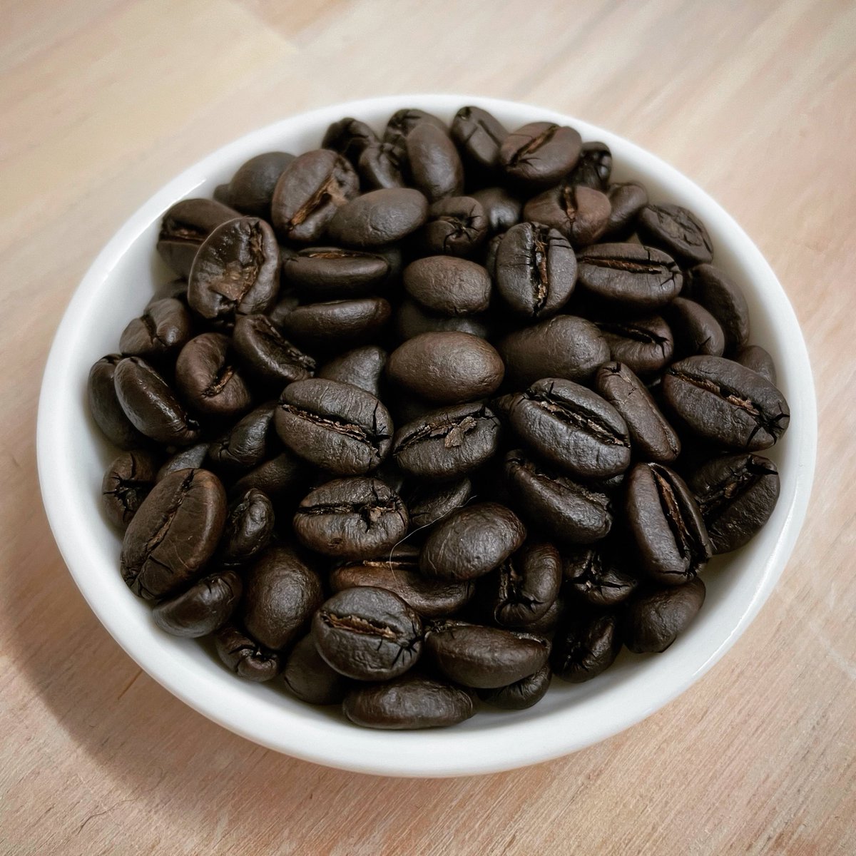 NecobashiCoffee's tweet photo. [ベトナ�� Winey-Honey ファインロブスタ]
今回は結構深煎りで。やっぱりほのかにワインの香りがする気がする。コクがあって美味しかった😊
.
#コーヒー #コーヒー焙煎 #自家焙煎 #自家焙煎珈琲 #ベトナム #ファインロブスタ #coffee #coffeebean #coffeeroasting #roast #frenchroast #vietnam https://t.co/EpA18diGqV