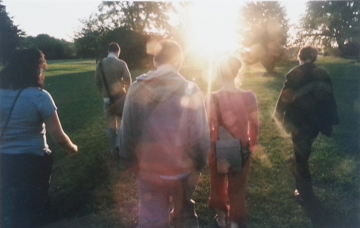 Movietone - 'The sand and the stars ' promo photograph - kindly taken by Tom Cops at sunset, on the Downs, Bristol, September 2003.

L;R: Rachel Coe, Chris Cole, Sam Jones, Kate Wright, Matt Jones

youtube.com/watch?v=sJfHYG…

Take care and keep safe XXX

#movietone #Dominorecords