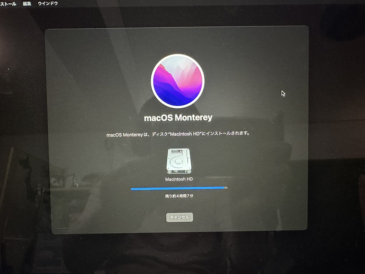 ja2taka's tweet image. あと4時間もかかるのか🥲
#macOS_Monterey
#OSインストール
#MacBookAir