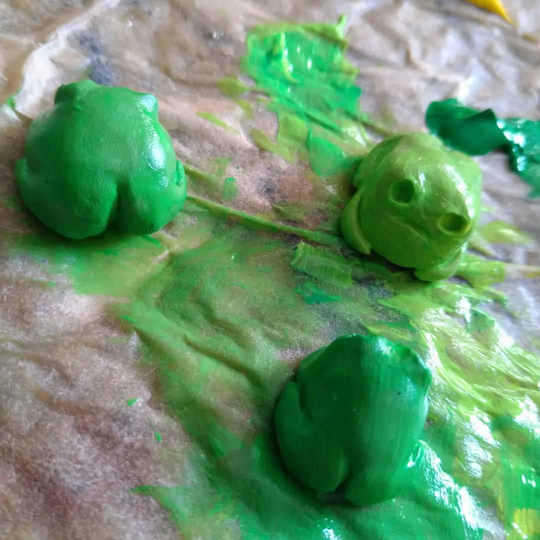PennieCulus's tweet photo. "I like big butt's and I cannot lie" Sunday Painting Session πΈ
#pennieculus #illustration #art #drawing #painting #traditionalart #traditionalartwork #sculpture #sculpting #sculptures #sculptedfrog #frog #frogs #froggingawesome #froggy #frogfrogfrog https://t.co/K87lxlNLKQ
