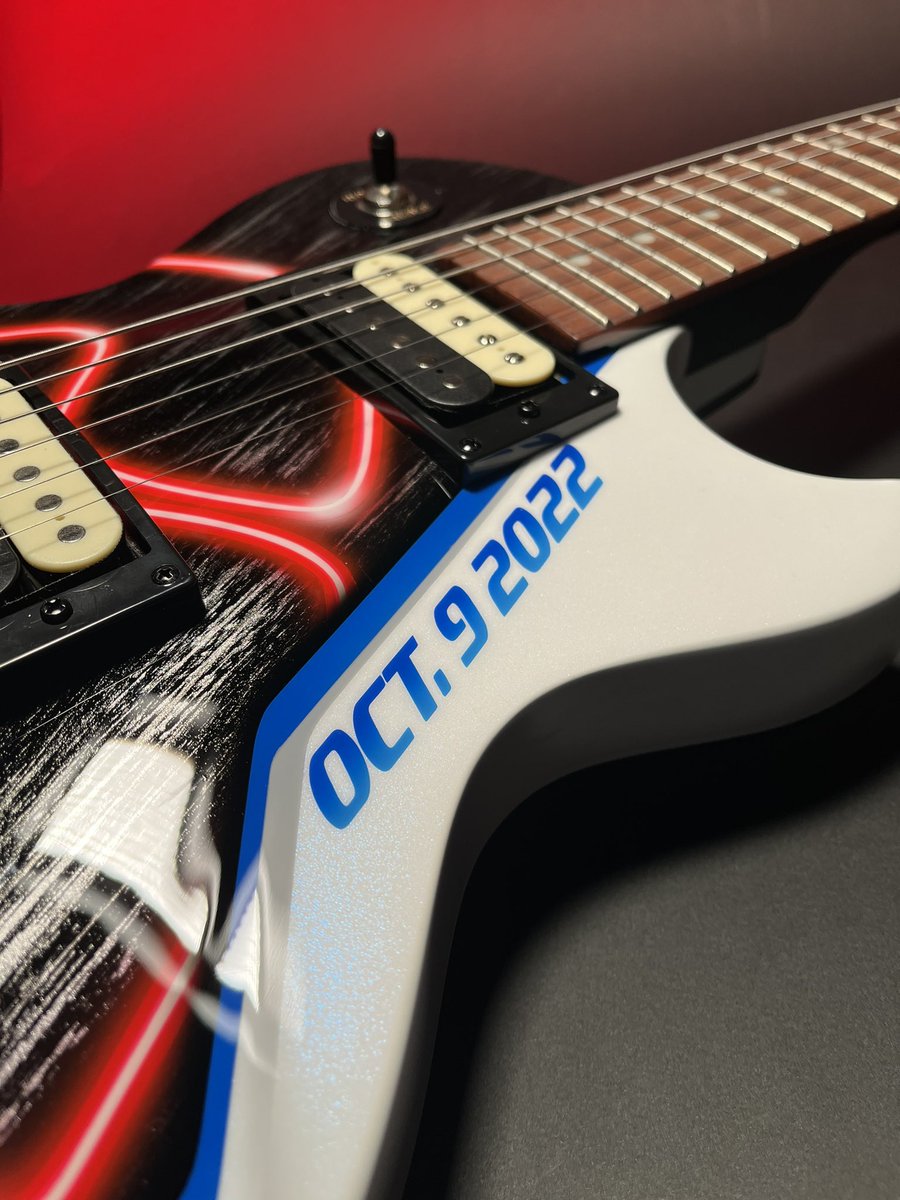 OffAxisPaint's tweet photo. Honored to continue the tradition of painting @CLTMotorSpdwy race guitars🎸

#Roval https://t.co/XaRvb8zScT