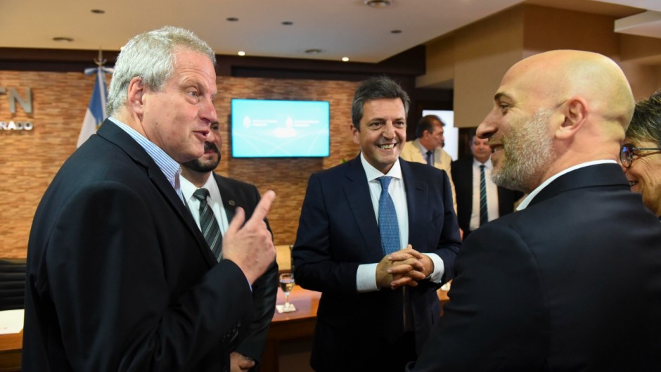 Chubutparatodos's tweet photo. #Yacobitti negocia el presupuesto universitario con #Massa y #Perczyk
#Chptnoticias #ChubutParaTodos
https://t.co/R3xABh9O6r https://t.co/jY0w2xmn8y