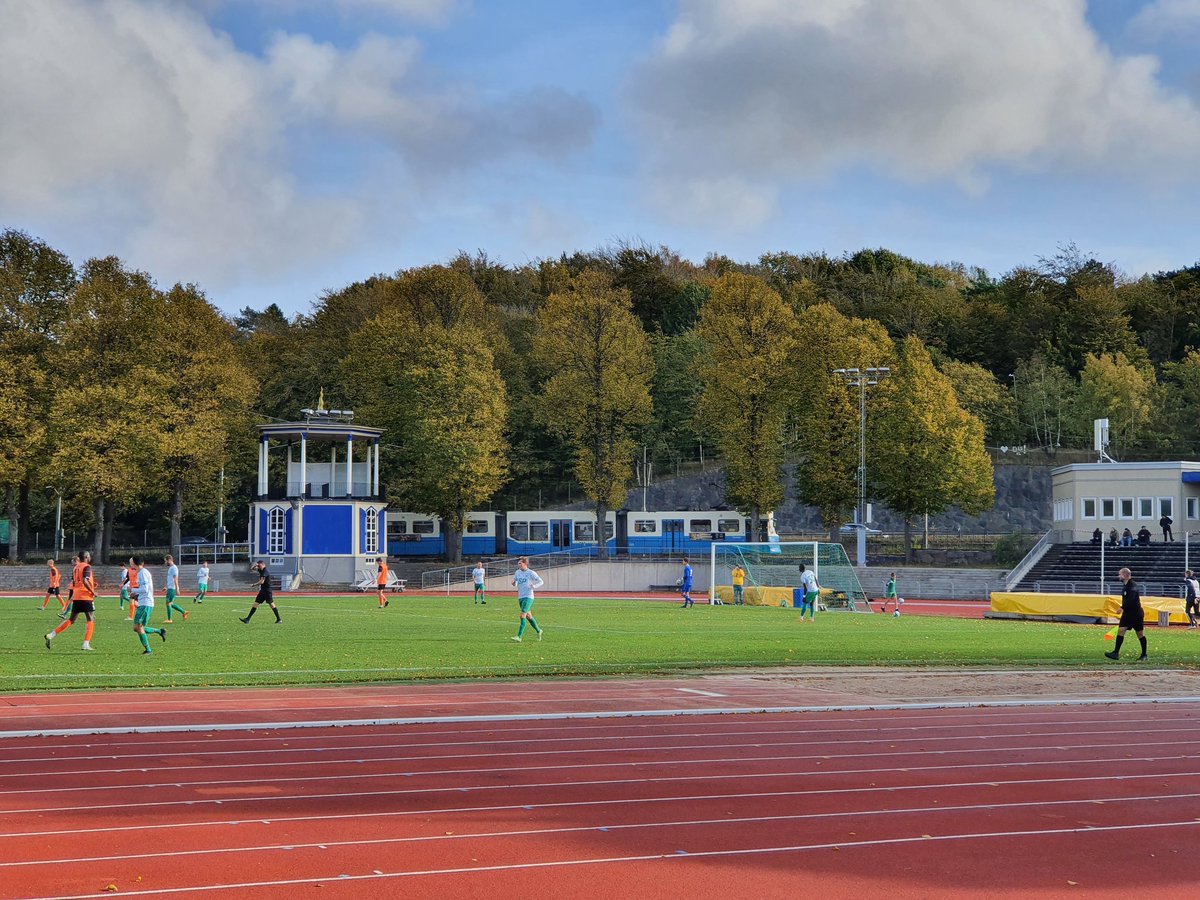 RDonTour1's tweet photo. So many beautiful angles here... Easily one of Swedens most beautiful grounds. Game's entertaining as well with 3 goals in 25 minutes. Worth the trip!
#groundhopping #Sweden #Div2 #slottskogsvallen @vastra_frolunda @ToloIF https://t.co/S0AFk8cso3