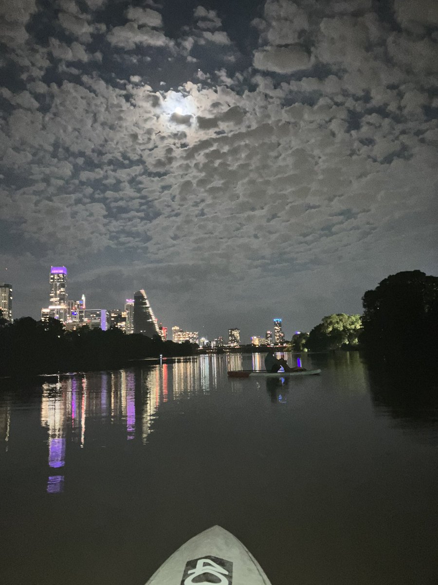 100paddles's tweet photo. #70  Just a couple of miles, while listening to #ACLFest2022  My new favorite pic!  #paddleboard #sup #atx #txlege https://t.co/MCrQaaNgF0