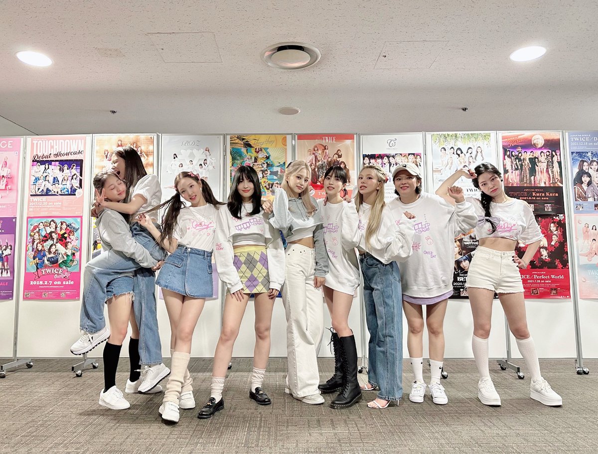 dahyoan's tweet photo. ONCE is the best 🤍  tomorrow is the last day, but let's enjoy together till the end. there is no more precious time than spending the day with ONCE. i really enjoyed the day where we could share happiness together 🎠🍭 https://t.co/sTKkP5ln11