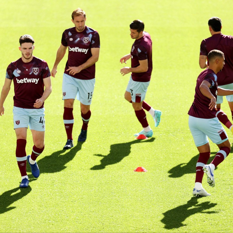 premierleague's tweet photo. Your #PL Sunday starts here 🙌

Follow every kick 👇

#CRYLEE | #WHUFUL