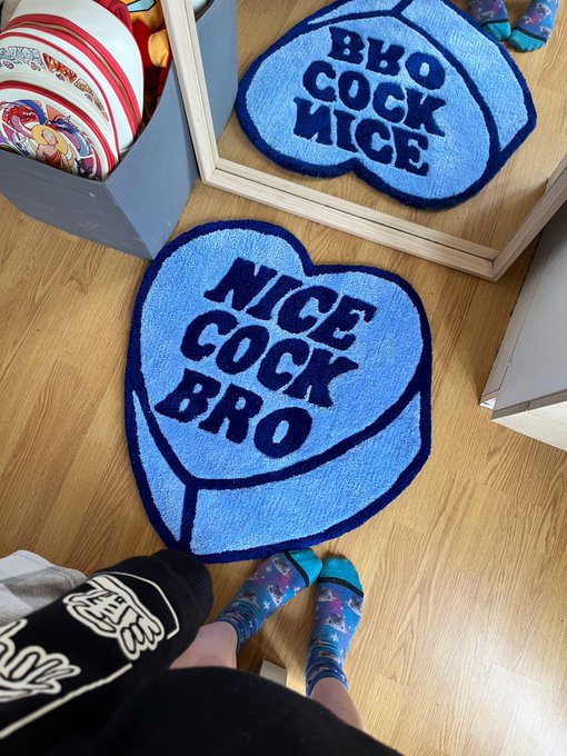 Got a new custom rug from my pal 🥰 ig:rug.bratss https://t.co/F2bmMVnaD1