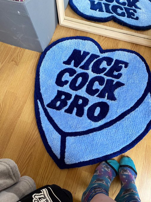 Got a new custom rug from my pal 🥰 ig:rug.bratss https://t.co/F2bmMVnaD1