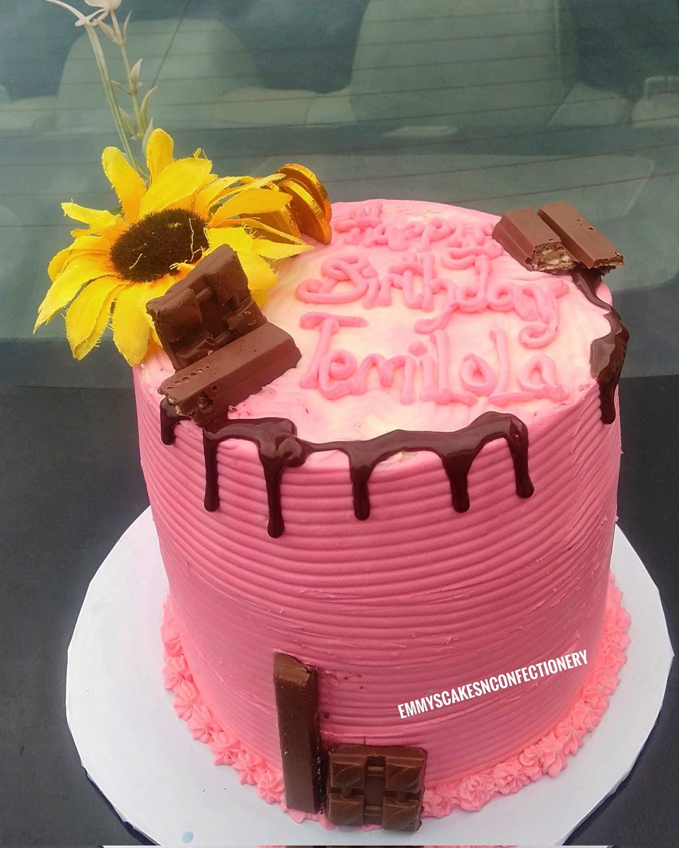 Tall cakes are beautiful yeah😍

Happy Sunday to you all.

To order yours please call 08104455835 
#emmyscakesnconfectionery #cakesinmagboro #cakesinmoweibafo #cakesinprayercity #cakesinojodu