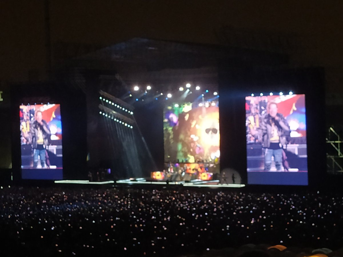 SandraNataliaCP's tweet photo. Gracias chicos por darnos 3 horas de alegría a Perú 🤘🏽🇵🇪 En vivo se nota la magna calidad y creatividad,una banda legendaria a quiénes sigo desde peque y al fin cumplí mi sueño 🥹 They're F'N' back 🔥🤘🏽🇵🇪 
#GunsNRoses #GunsNRosesEnLima #GunsNRosesperu @Gunsnros https://t.co/CI2YOHBXfR