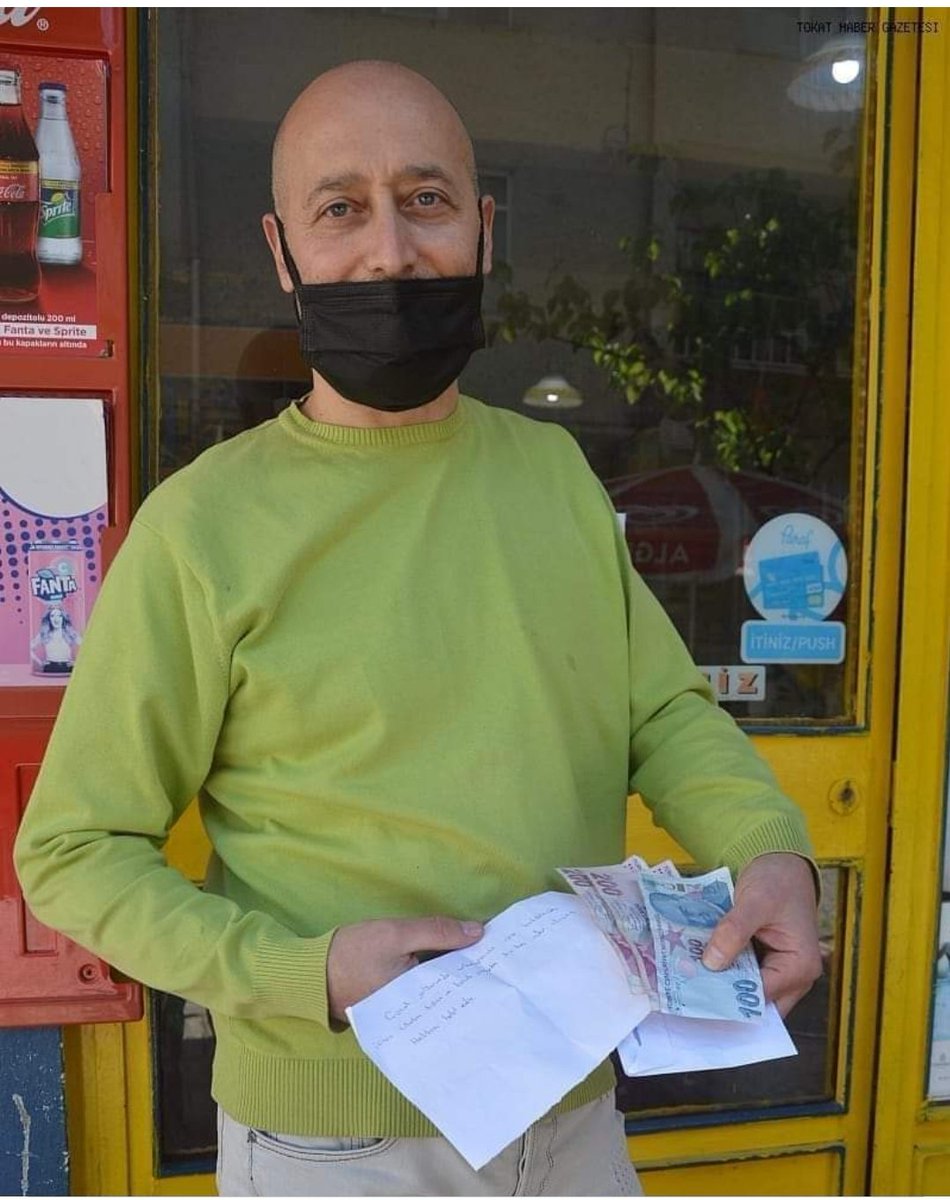 HudaTVChannel's tweet photo. A grocer in Turkey found an envelope at the door with 500 lira inside it.and a message wrote inside it.
 (When I was a kid, my friends and I took chocolate and biscuits several times from your shop without permission, forgive us) https://t.co/k4hfhZx71T