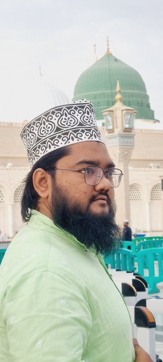 SaiyadHashmi's tweet photo. जब हुस्न था उनका जलवानुमा अनवार का आलम क्या होगा 
हर कोई फिदा है बिन देखे दीदार का आलम क्या होगा ।
❤️#EidMiladUnNabi ❤️#MawlidAlNabi ﷺ https://t.co/qhgeKfNd3s