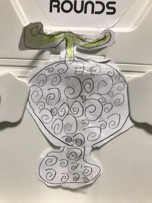 息子の描いたモチモチの実です 
