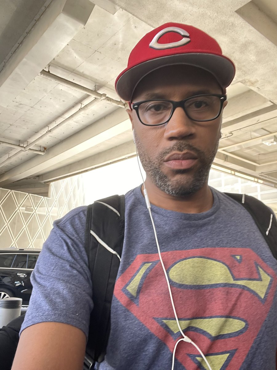 TooTallLos's tweet photo. Taking flights. Building my #Brand #rdmfshouston #rocdamic #fashionshow #htx #catchingflightsnotfeelings https://t.co/mY7gyPqdy6