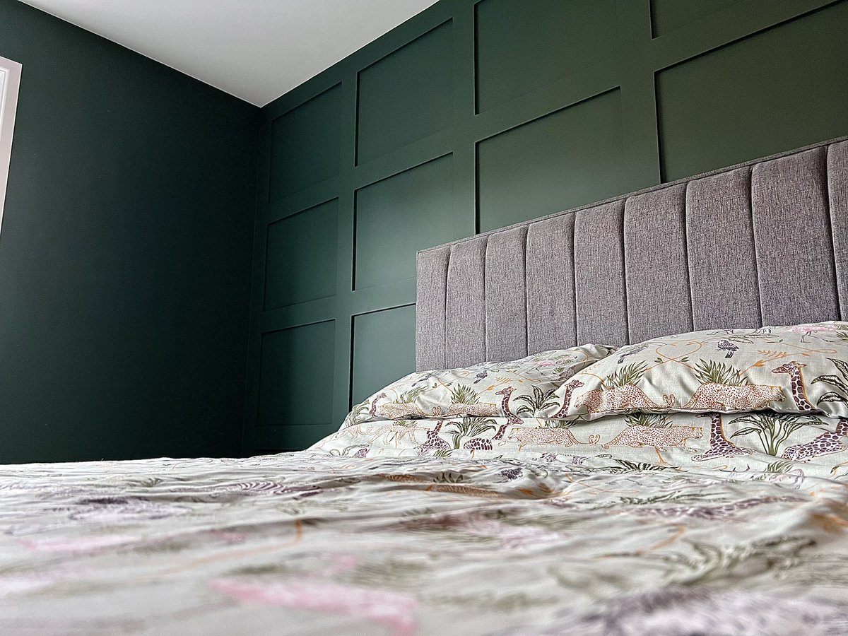 StansfieldDean's tweet photo. ☀️ 🍃🌳Autumnal greens 🌲 a huge colour change for our customers this week, we gave their master bedroom the indulgence that it really needs.
😍
Walls - @isomateu
Colour 1700
Bathroom finished in — @ZinsserUK perma white
Woodwork #bedec aqua advance eggshell https://t.co/8tOuvmaO14