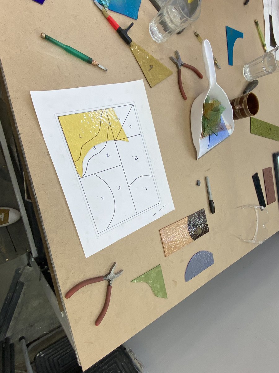 Yesterday I took part in the beginners stained glass course run by Rainbow Glass Studios. I cannot stress how good this course was. I had such a fun day and Richard was an amazing teacher. rainbowglassstudios.co.uk/stained-glass-…