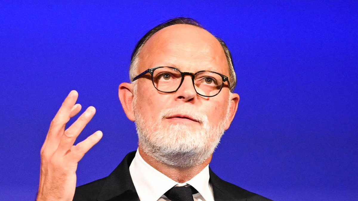 Édouard Philippe annonce souffrir d'alopécie : de quoi s'agit-il ? tf1info.fr/politique/l-an…