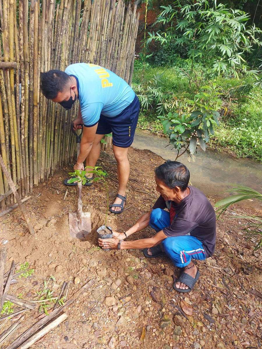 2ndsoucoron's tweet photo. "2nd SOU-MG “Protectors of Last Frontier”

TREE  PLANTING held at Barangay Tagumpay, Coron, Palawan.More or less 100 Seedlings of Narra Tree were planted.

#lifeisbeautiful
#KaligtasanNyoSagotKo
#TulongTulongTayo
#MKKequalsK
#PNPKakampiNyo https://t.co/uthROrKRJh