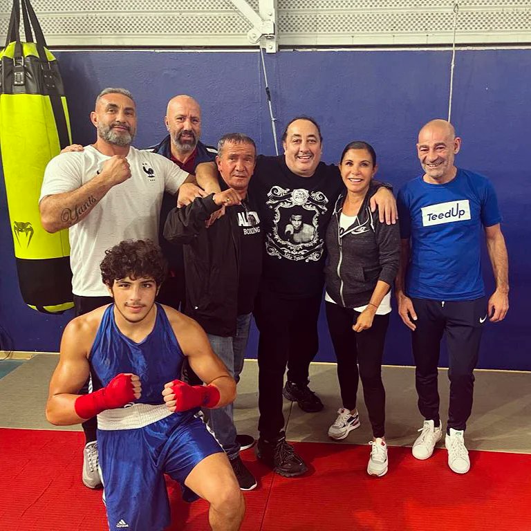 NoraPreziosi's tweet photo. Aujourd'hui, #FontVert accueille le championnat régional de #boxe.. et je ne pouvais pas rater ça!
Ravie d'y avoir revu mon ami, le champion de boxe Ali Sadok.
Bon dimanche à toutes et tous ! 🙂
PS: pour la petite anecdote, je pratiquais moi-même ce #sport dans ma jeunesse. 😉 https://t.co/rrWblTyT9m