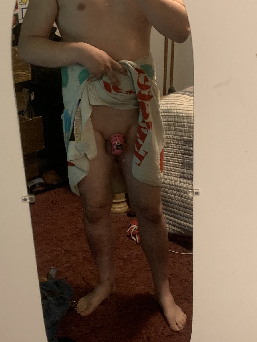 jaydrum694's tweet photo. Fresh out the shower to start day 9 of Locktober even had to make my cage smaller #sissy #betasissy #crossdresser #chastitysissy #locktober https://t.co/mN28cny9F5