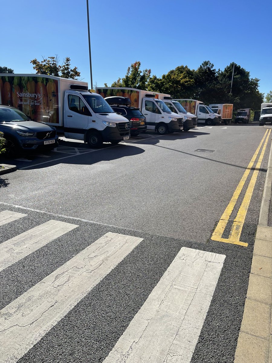 KarlTravisuw's tweet photo. @sainsburys I appreciate it’s a Sunday but is this a good use of Parent &amp; Child parking spaces? https://t.co/4ueJPRWmFf