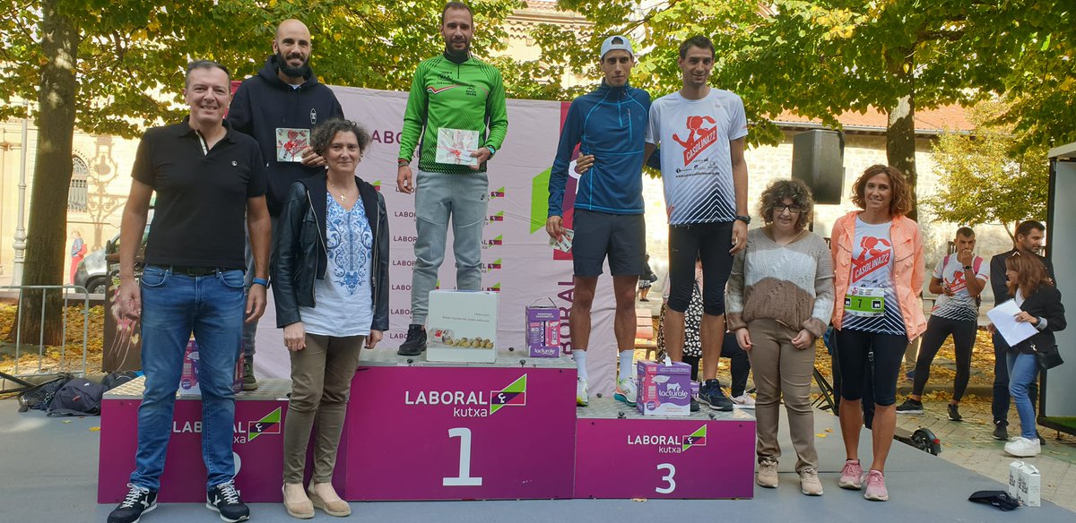 casolinavarra's tweet photo. ‼️#CASOLINA2022‼️ 🏃♂️🏃♀️
🏅🏅🏅 Entrega de galardones a los ganadores y ganadoras, por parte de autoridades y patrocinadores: @LABORALkutxa + @Leche_Lacturale + @RenovenV + @CONSERVASALMAN1. ¡¡Enhorabuena!! Zorionak!!
#MásQueUnSprint #Casolina2022 #CorreConCorazón - @anfasnavarra https://t.co/5kX7B2DdXj