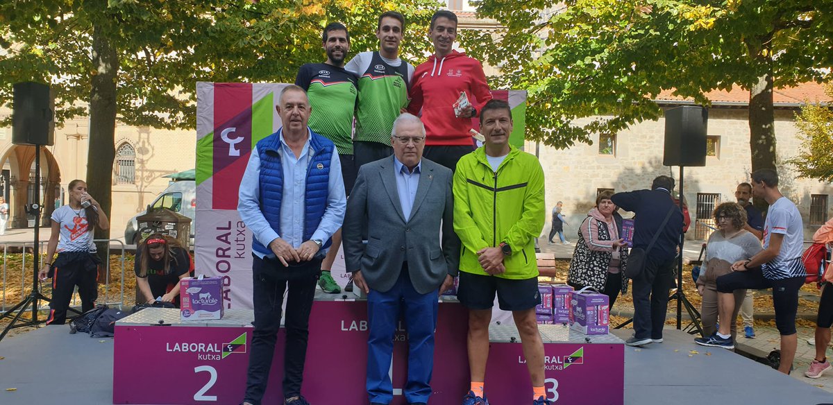 casolinavarra's tweet photo. ‼️#CASOLINA2022‼️ 🏃♂️🏃♀️
🏅🏅🏅 Entrega de galardones a los ganadores y ganadoras, por parte de autoridades y patrocinadores: @LABORALkutxa + @Leche_Lacturale + @RenovenV + @CONSERVASALMAN1. ¡¡Enhorabuena!! Zorionak!!
#MásQueUnSprint #Casolina2022 #CorreConCorazón - @anfasnavarra https://t.co/5kX7B2DdXj