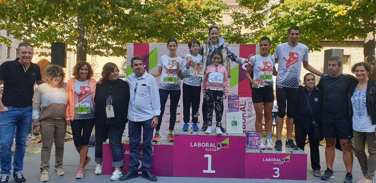 casolinavarra's tweet photo. ‼️#CASOLINA2022‼️ 🏃♂️🏃♀️
🏅🏅🏅 Entrega de galardones a los ganadores y ganadoras, por parte de autoridades y patrocinadores: @LABORALkutxa + @Leche_Lacturale + @RenovenV + @CONSERVASALMAN1. ¡¡Enhorabuena!! Zorionak!!
#MásQueUnSprint #Casolina2022 #CorreConCorazón - @anfasnavarra https://t.co/5kX7B2DdXj