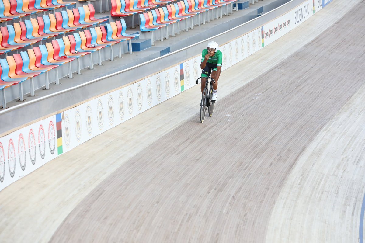 حقق البطل #عزام_العبدالمنعم الميدالية الفضية بسباق السبرنت بالبطولة العربية للكبار في اليوم الاخير للبطولة العربية المقامة بجمهورية #مصر العربية
علما بأنه قد حقق قبلها ميداليتين فضيتين
وميدالية برونزية
ليكون مجموع ما حقق في هذه البطولة أربع ميداليات🥈🥈 🥈🥉
<a href="/Saudi_Cycling/">الاتحاد السعودي للدراجات | Saudi Cycling</a>