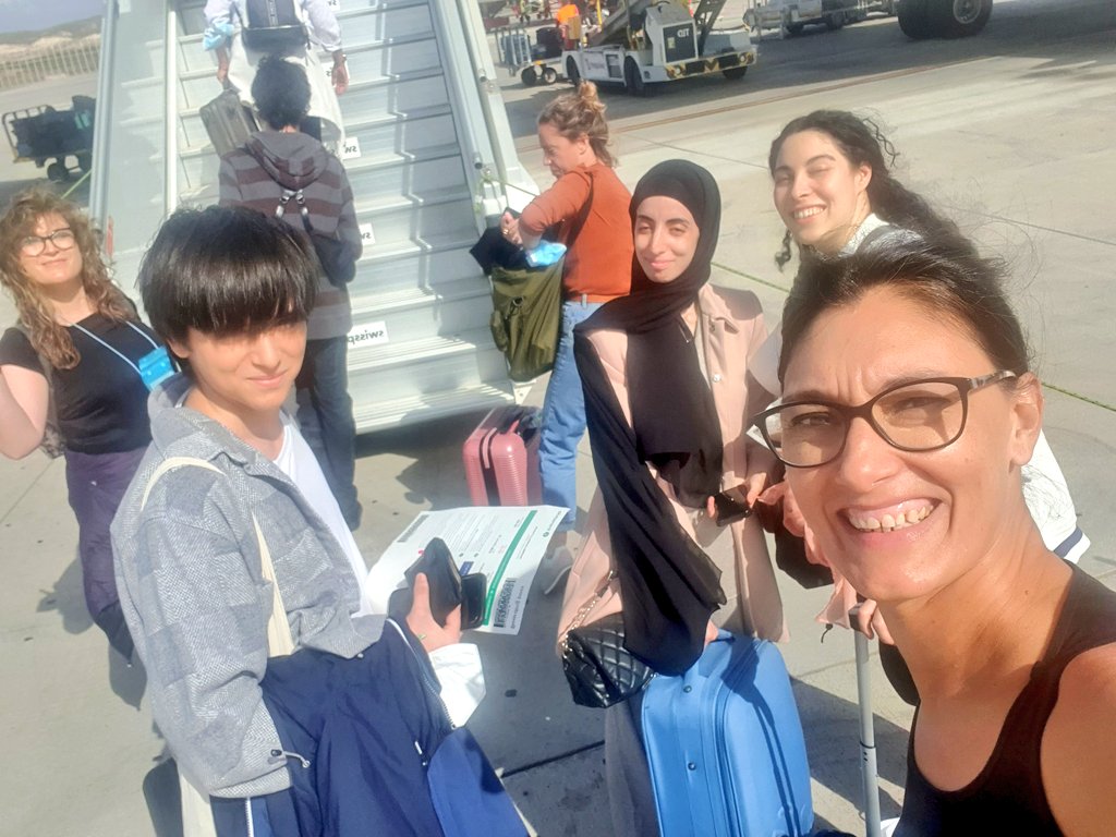Llampico's tweet photo. La delegación de #Murcia del @AytoMurcia para el proyecto #ProyectoReact, formada por jóvenes de diferentes colectivos y técnic@s especialistas en #Juventud, estamos embarcando rumbo✈️ a #Ámsterdam

#HaciendoEuropa🇪🇺
#SaludMental https://t.co/dCNklMtKgV