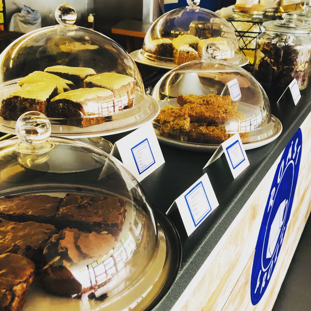 roastandroll's tweet photo. We’ve got a great selection of homemade traybakes available here at Roast & Roll. Everything is nut free and we have Vegan and Gluten free options! We are open 13:00-22:00 Thursday to Monday! #cakes #buns #nutfree #vegan #glutenfree #sundayopen #banbridge #northernireland https://t.co/n9ERYl0oHO