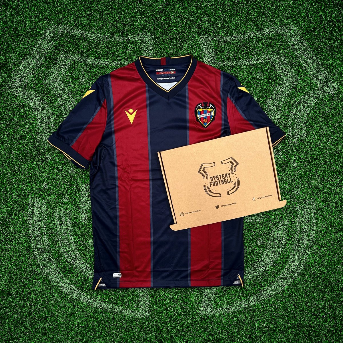 mysteryfootball's tweet photo. If Gabriel Jesus scores vs Liverpool today, we will give away a Mystery Football shirt to one lucky follower! 🔴

To enter: 
1️⃣ RT this tweet
🤝 Follow us

Good luck! 🤞🏻 https://t.co/jNEl3ZFu1k