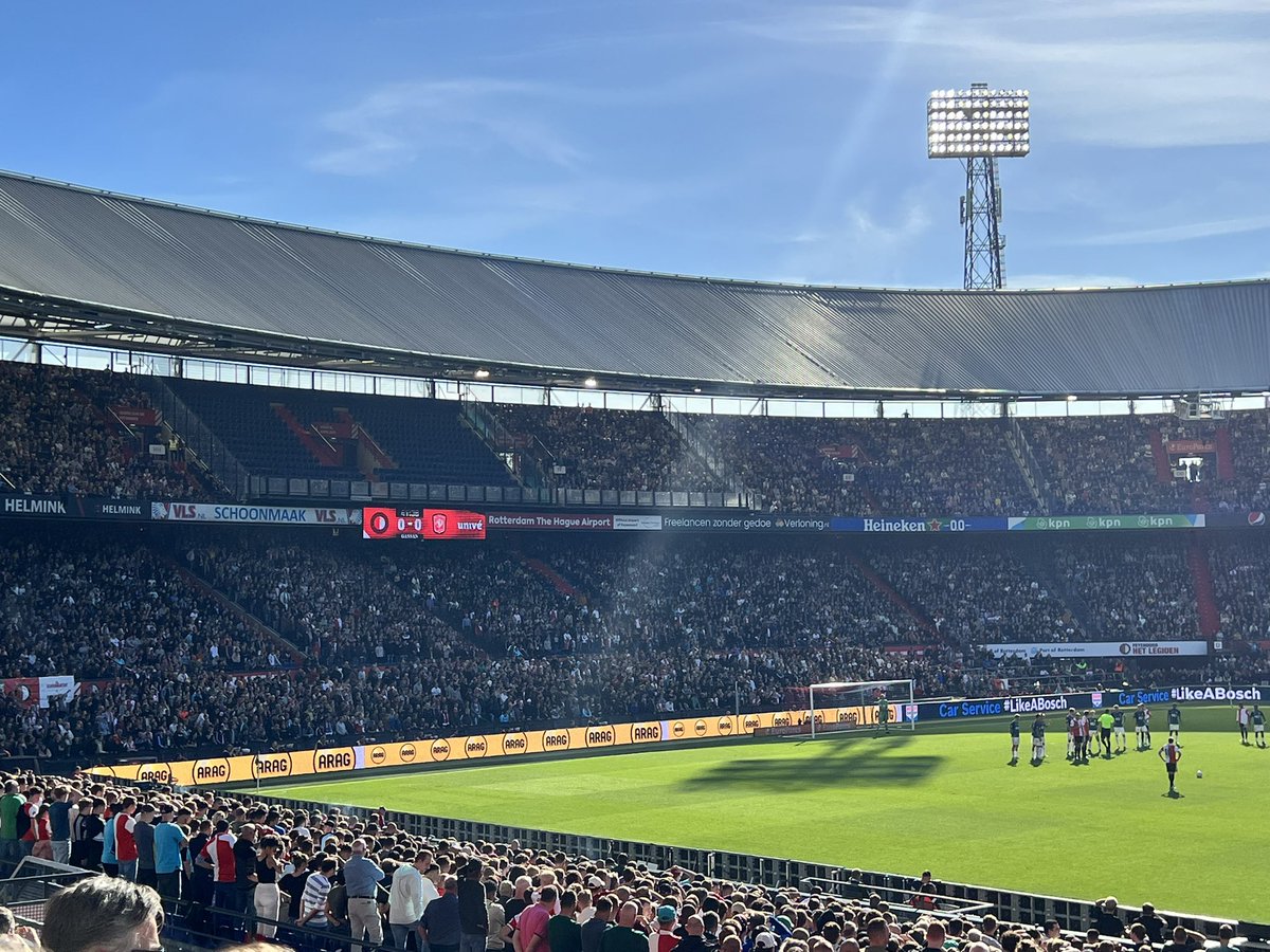 rhasselerharm's tweet photo. #gastvrij #Rotterdam! Geen supporters van #FcTwente toelaten. Hoe zielig is dat @AhmedAb0utaleb @rotterdam @Feyenoord https://t.co/9aZwIwvLjE
