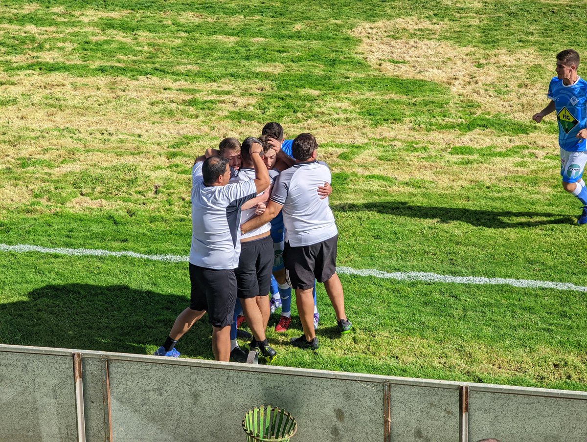 ajnegro21's tweet photo. Con estos 22 y los que estan alrededor voy donde haga falta,el detalle de esta celebración dice mucho, seguimos 🤍💙 https://t.co/HdRrRqjYGW