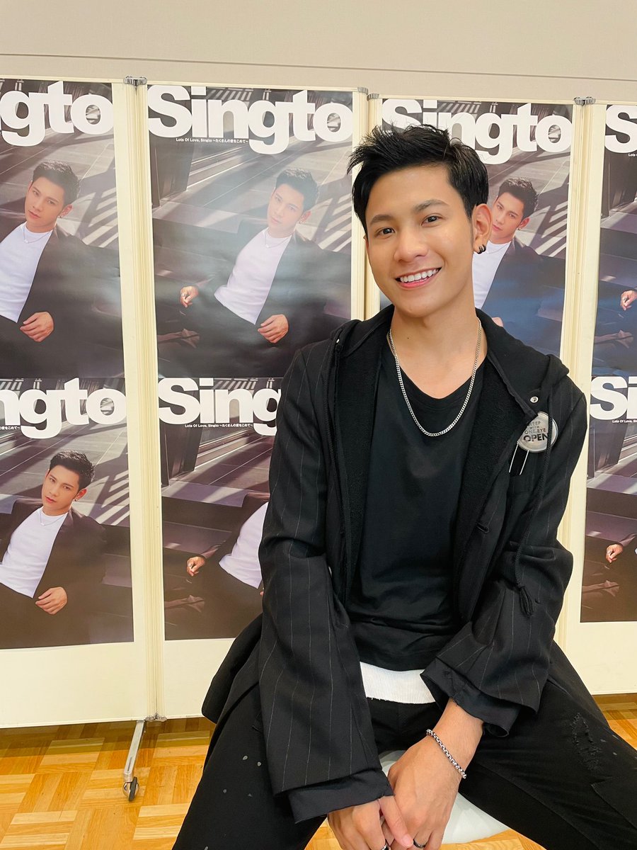 ไปทำงานครั้งนี้ก็ขอให้ราบรื่นพบเจอแต่สิ่งที่ดีเจอคนที่แสนดีมีความสุขและขอให้ประสบความสำเร็จทุกอย่างนะครับคนเก่ง
Singto Go Japan
#SingtoPrachaya