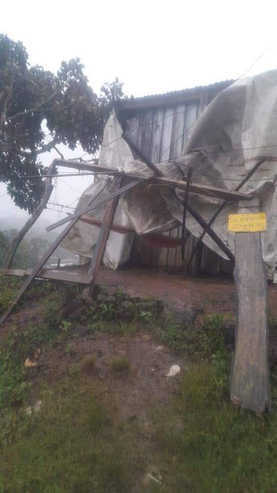 Algunas afectaciones provocadas por los fuertes vientos en el municipio de Río Blanco, Matagalpa. ⛈️ #HucaranJulia #Nicaragua